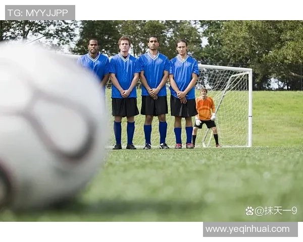 哪个足球明星因罗圈腿而备受关注他的独特风格与球技分析